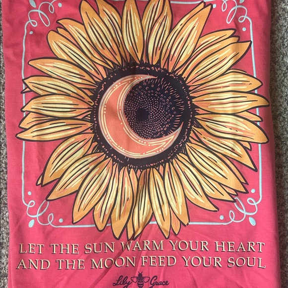 Lily Grace Sunflower & Crescent Moon Coral T-Shirt front chest pocket Nee L & XL - Picture 3 of 15